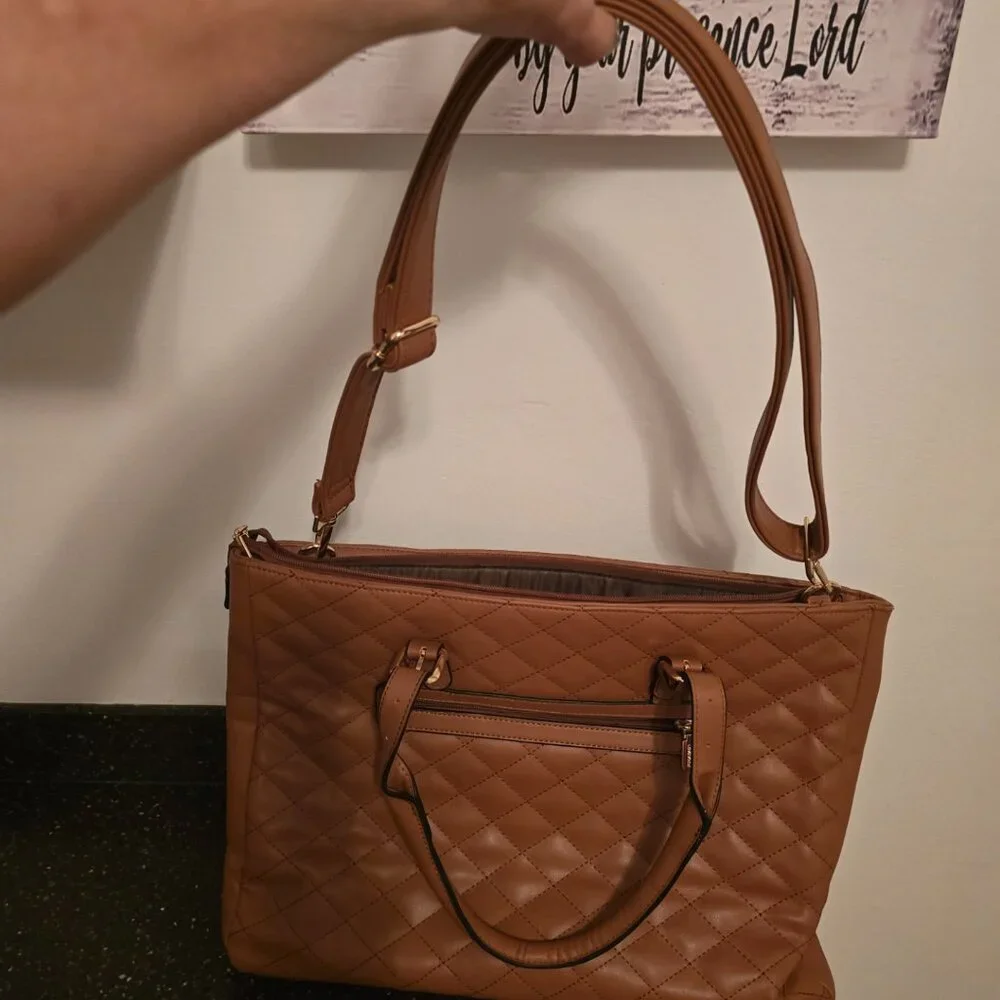 Leather quilted tote bag - Picture 3 of 5